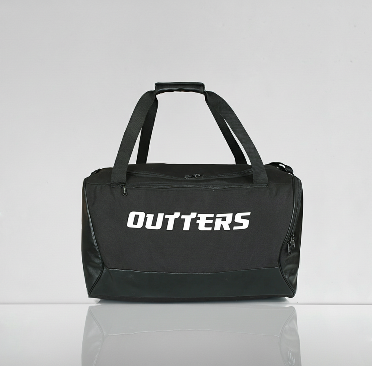 حقيبة الصالة الرياضية من Outters BIG WIG، حقيبة دفل مقاومة للماء باللون الأسود 