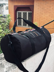 Outters Travel Duffle Gym bag with Red zipper