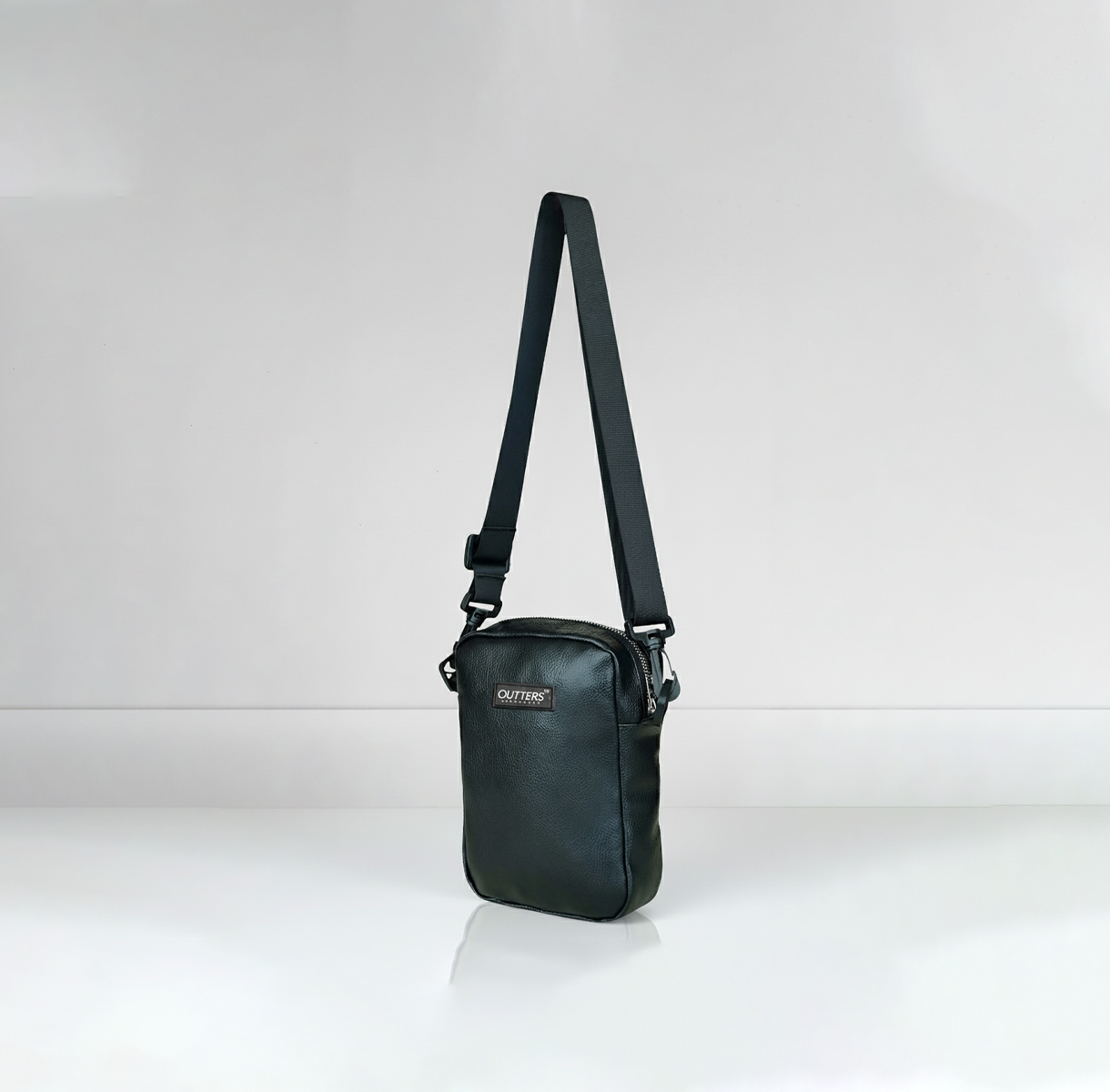 حقيبة كروس جلدية للجنسين من Outters